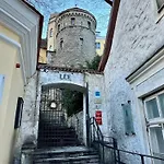Captain's Castle * Reval